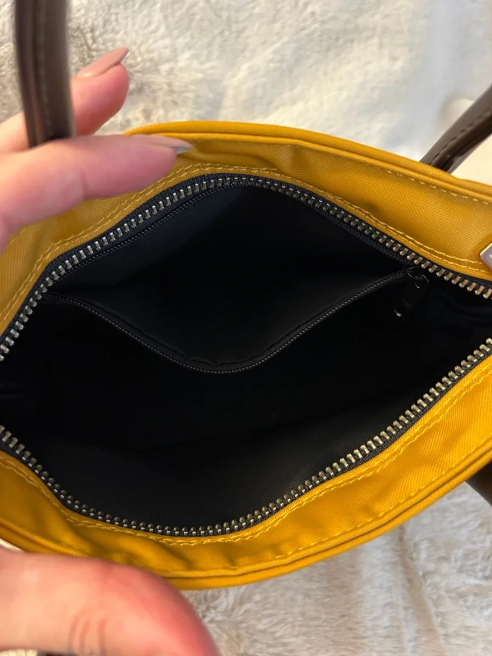 Burberrys Yellow Tote with Black Handles - Picture 9 of 9